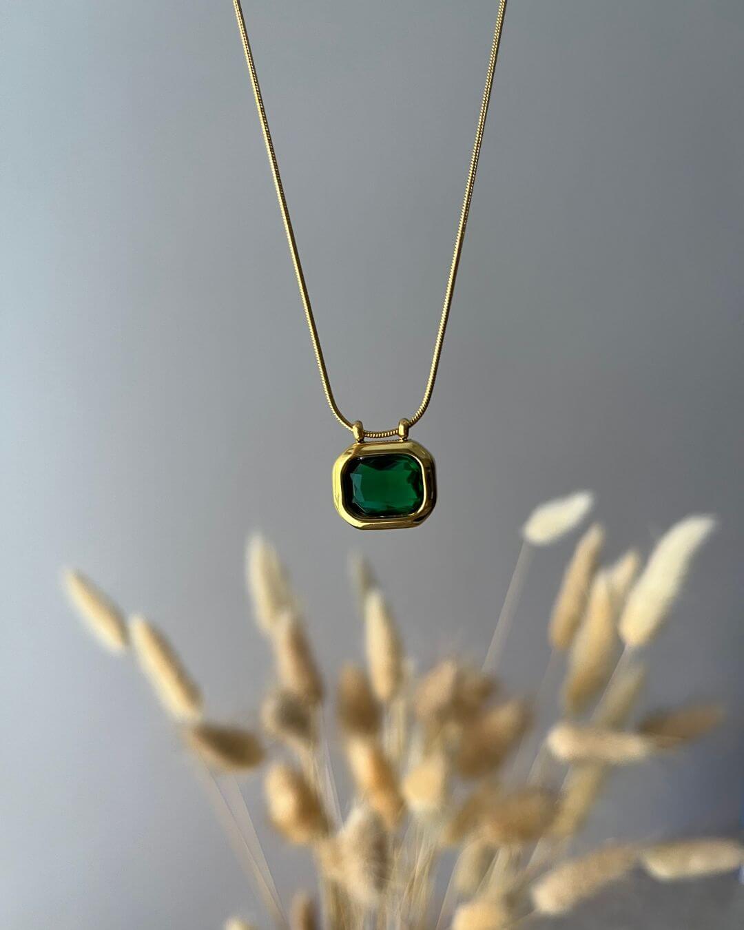 χρυσό κολιέ με πράσινη πέτρα vpjewels