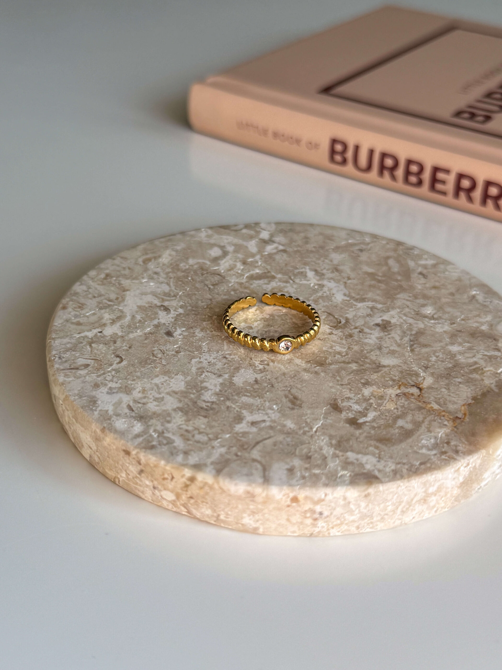 ατσάλινο χρυσό δαχτυλίδι βεργάκι με ζιργκόν