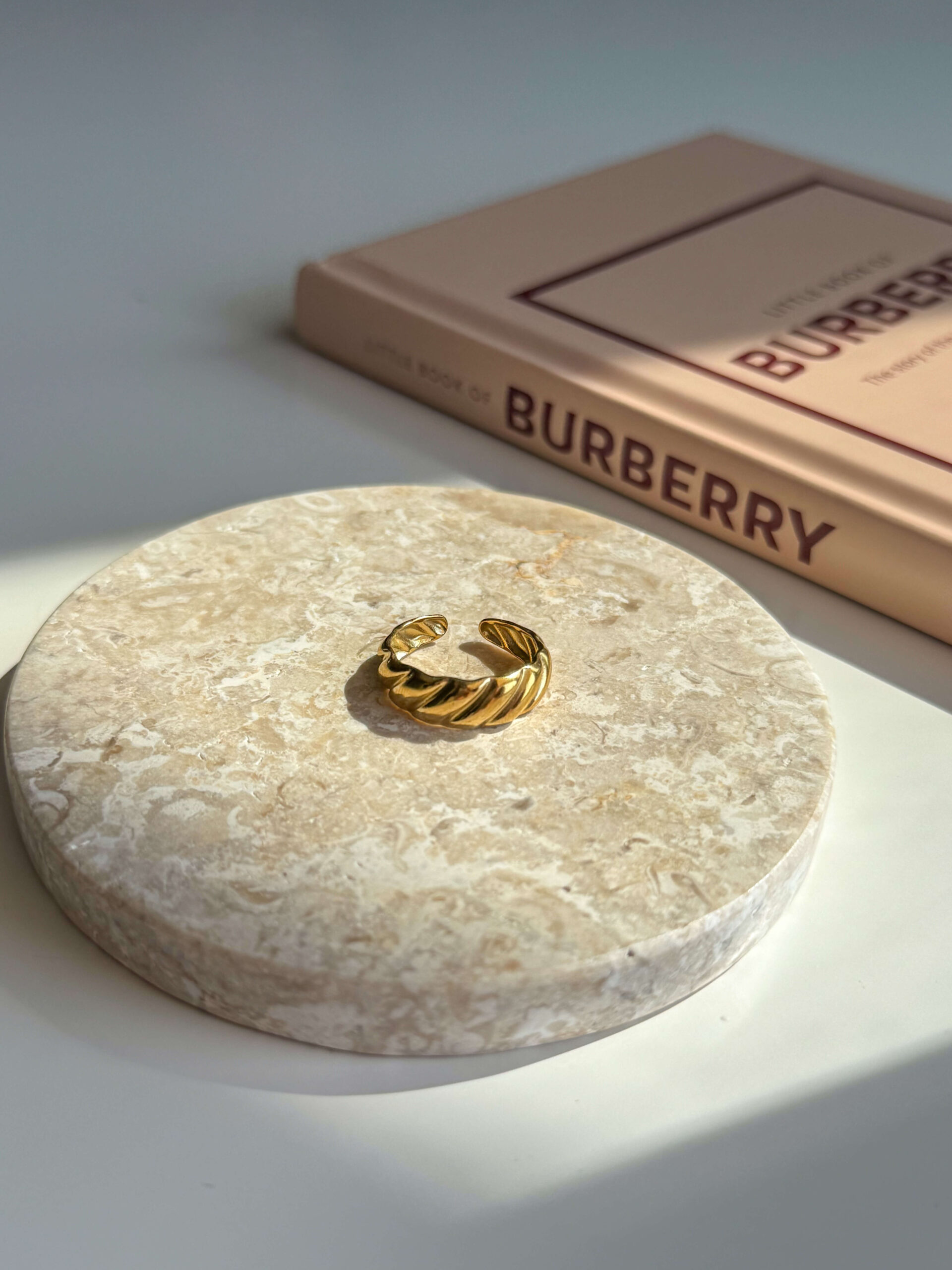 χρυσό δαχτυλίδι κρουασάν