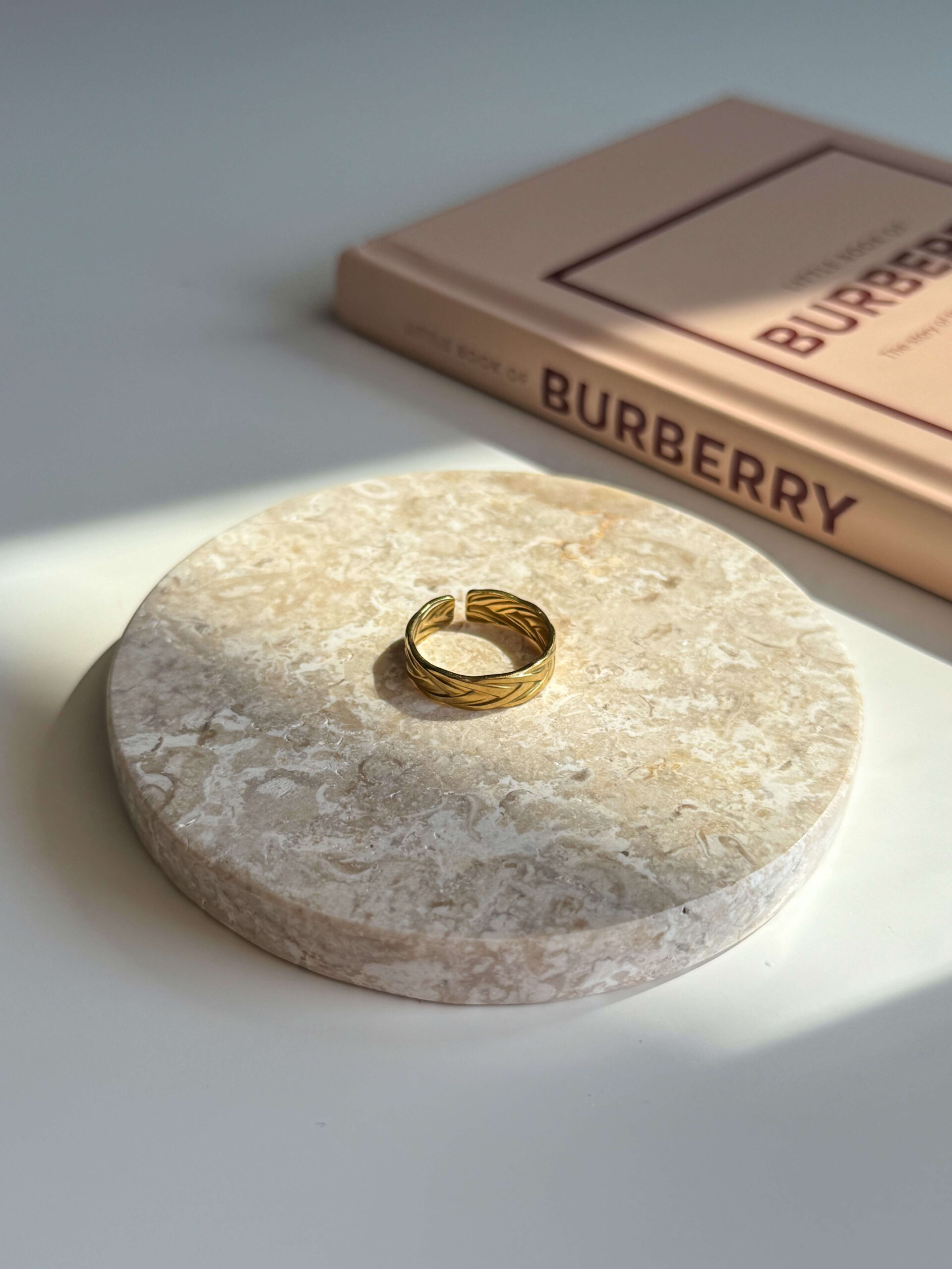 ατσάλινο χρυσό δαχτυλίδι πλεξούδα