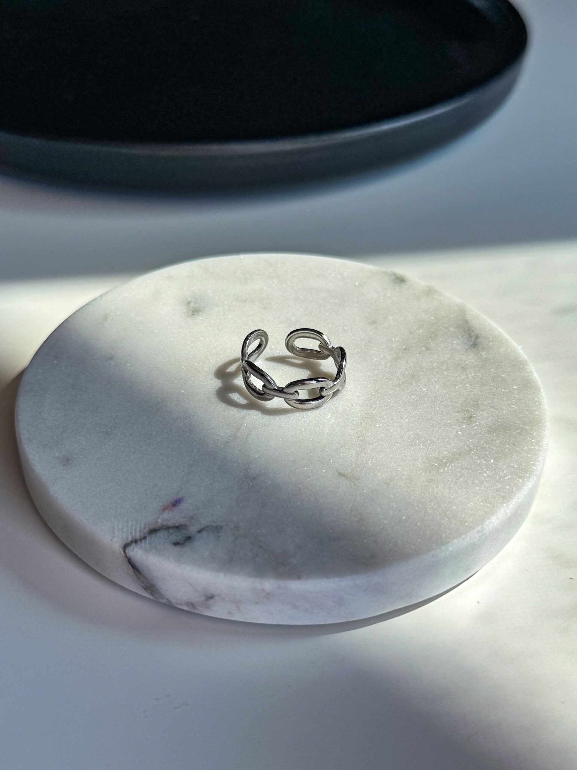 ασημί δαχτυλίδι αλυσίδα