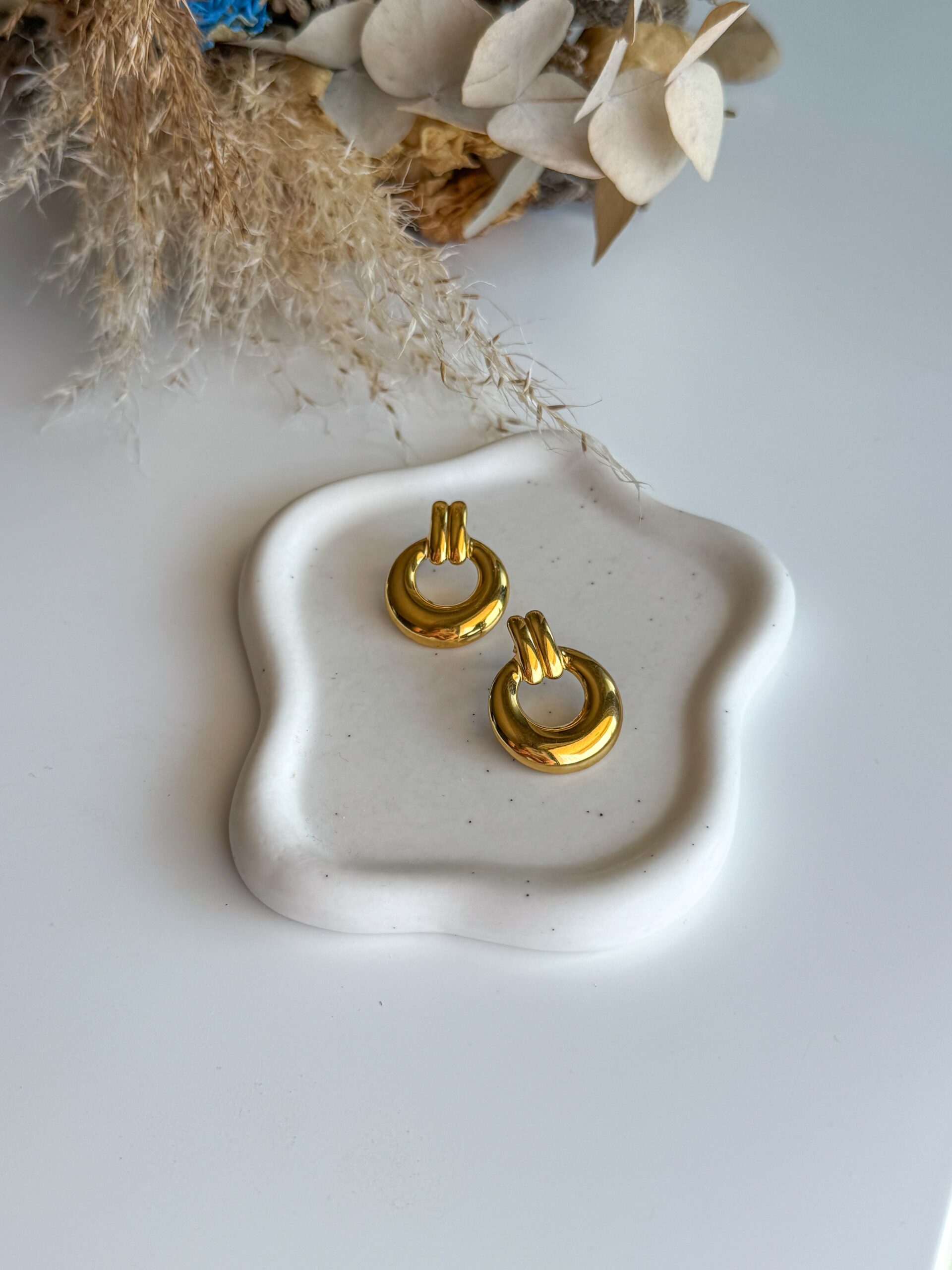 χρυσά σκουλαρίκια κρεμαστά με κύκλο