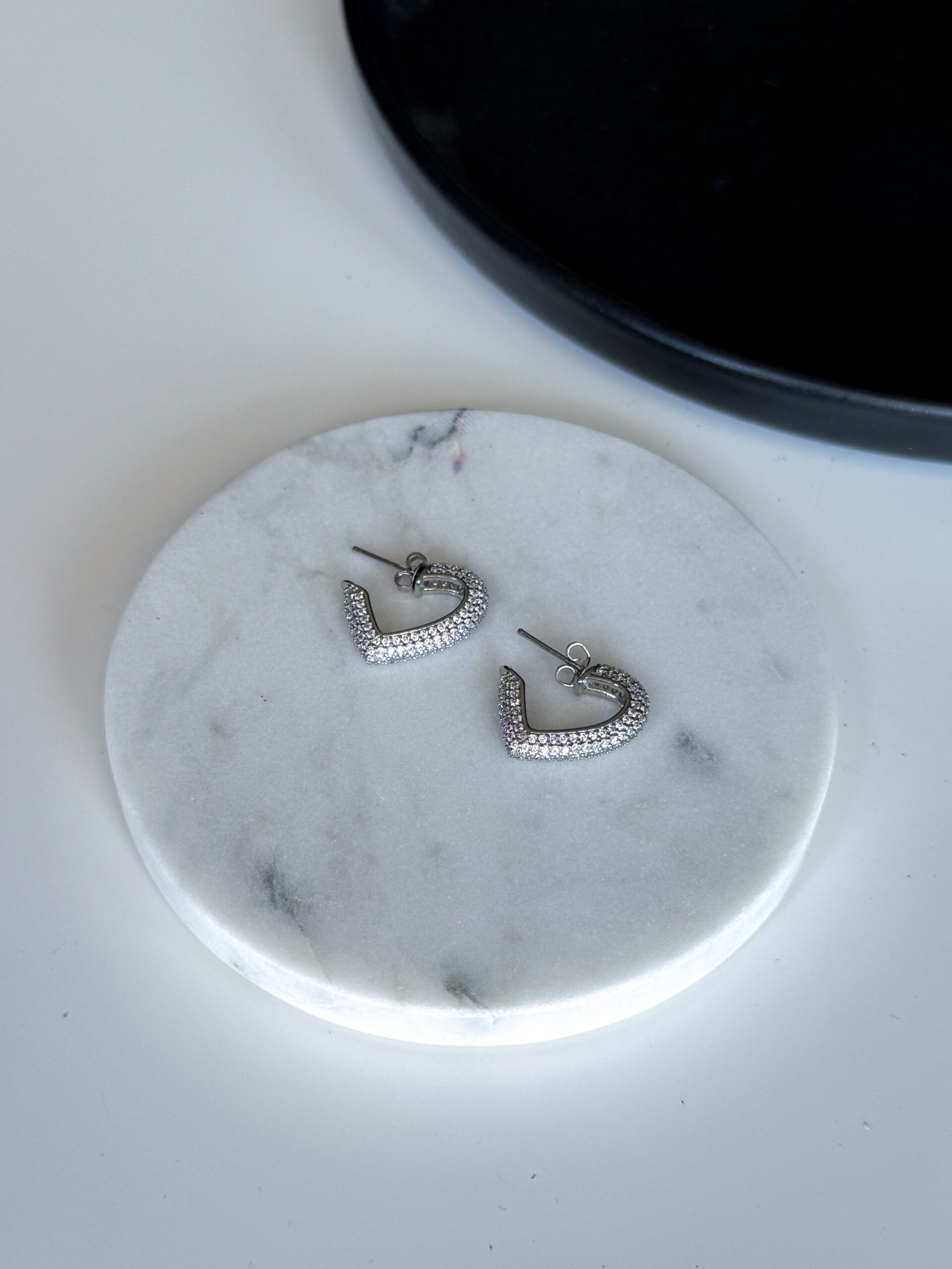 ασημί σκουλαρίκια καρδιά με ζιργκόν