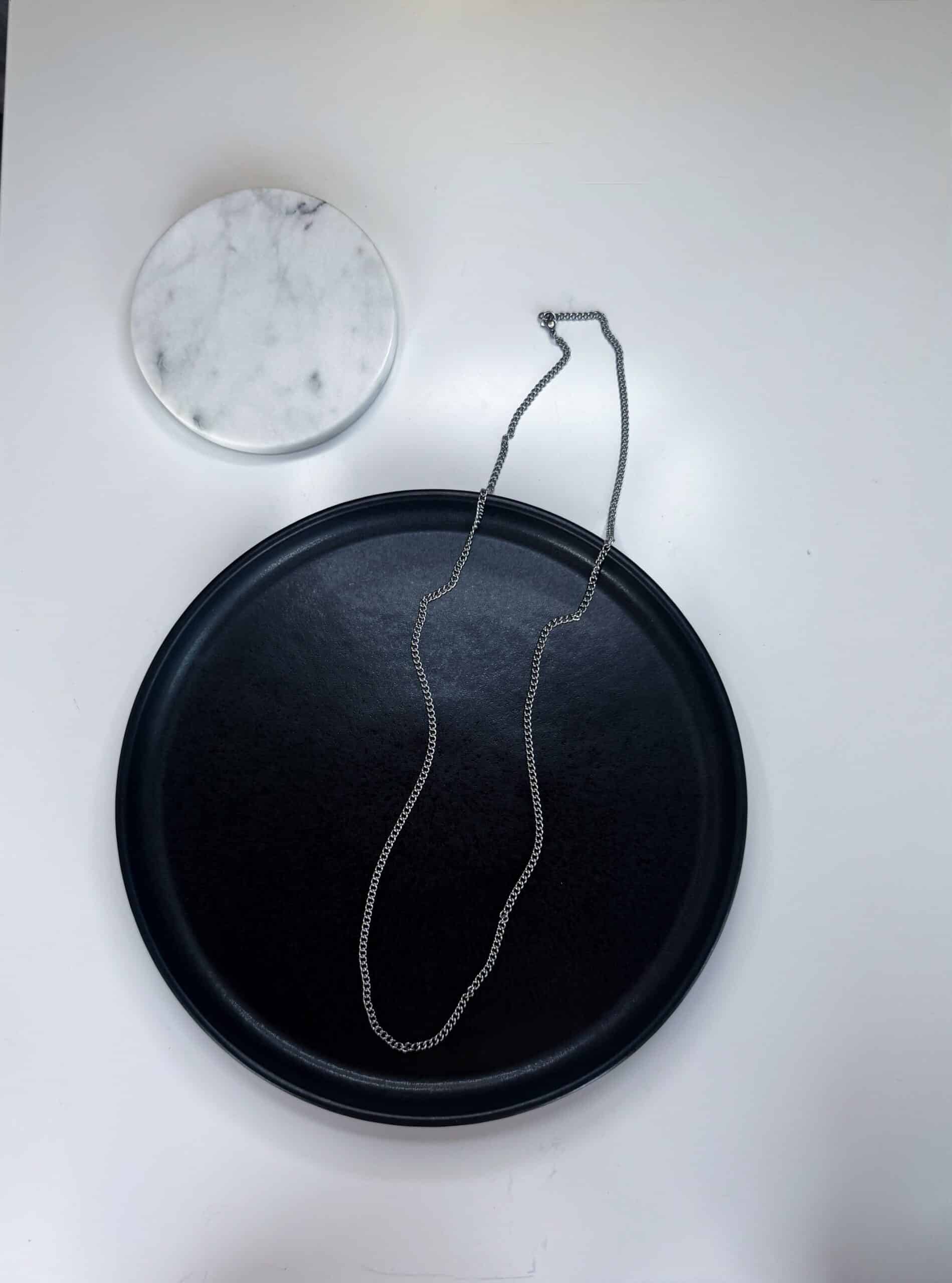 Ανδρικό ασημί κολιέ με λεπτή αλυσίδα