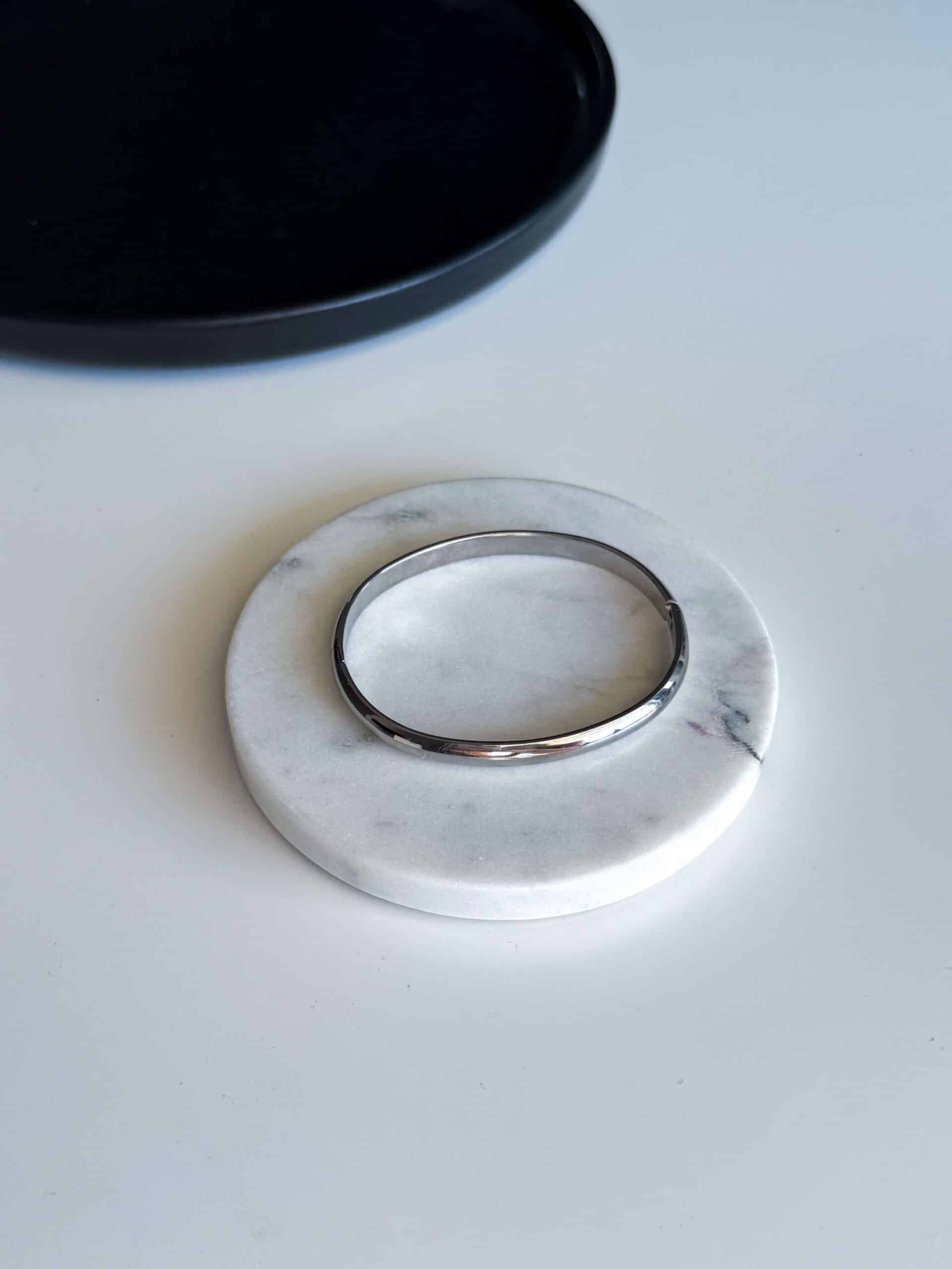 Γυναικεία Ασημί Χειροπέδα