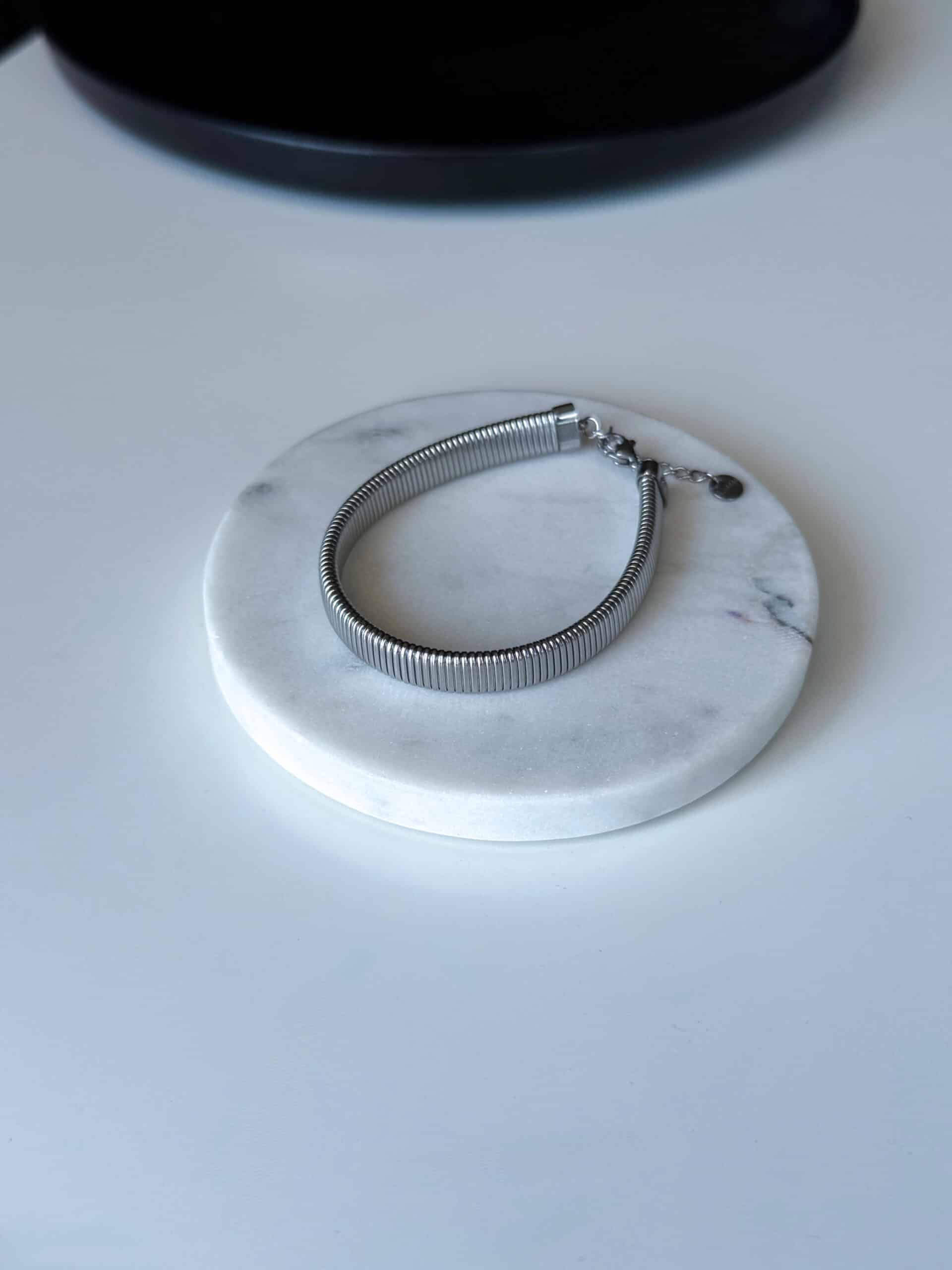 Γυναικείο Φαρδύ Ασημί Βραχιόλι