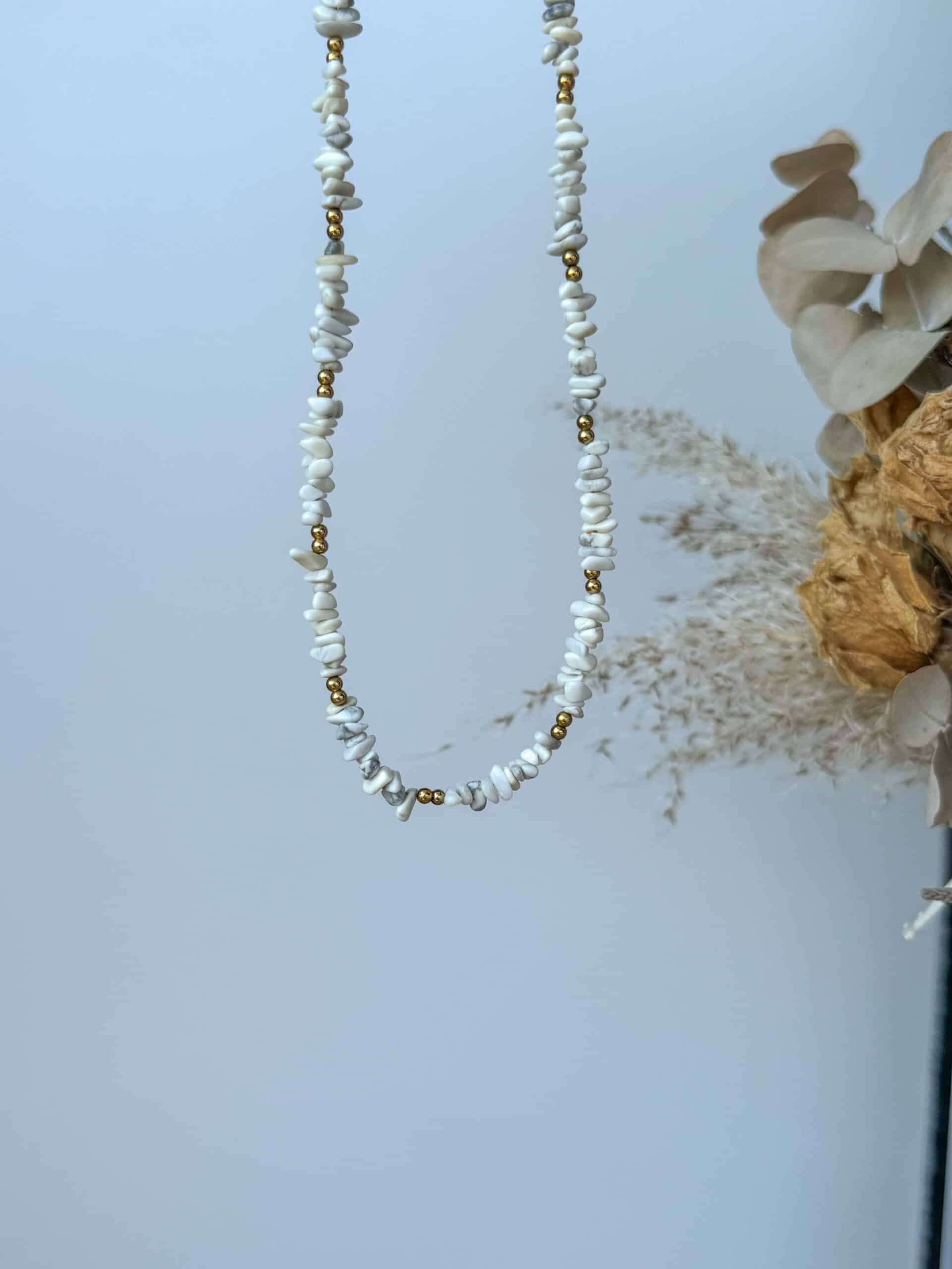 Γυναικείο Κολιέ με Λευκές Χάντρες