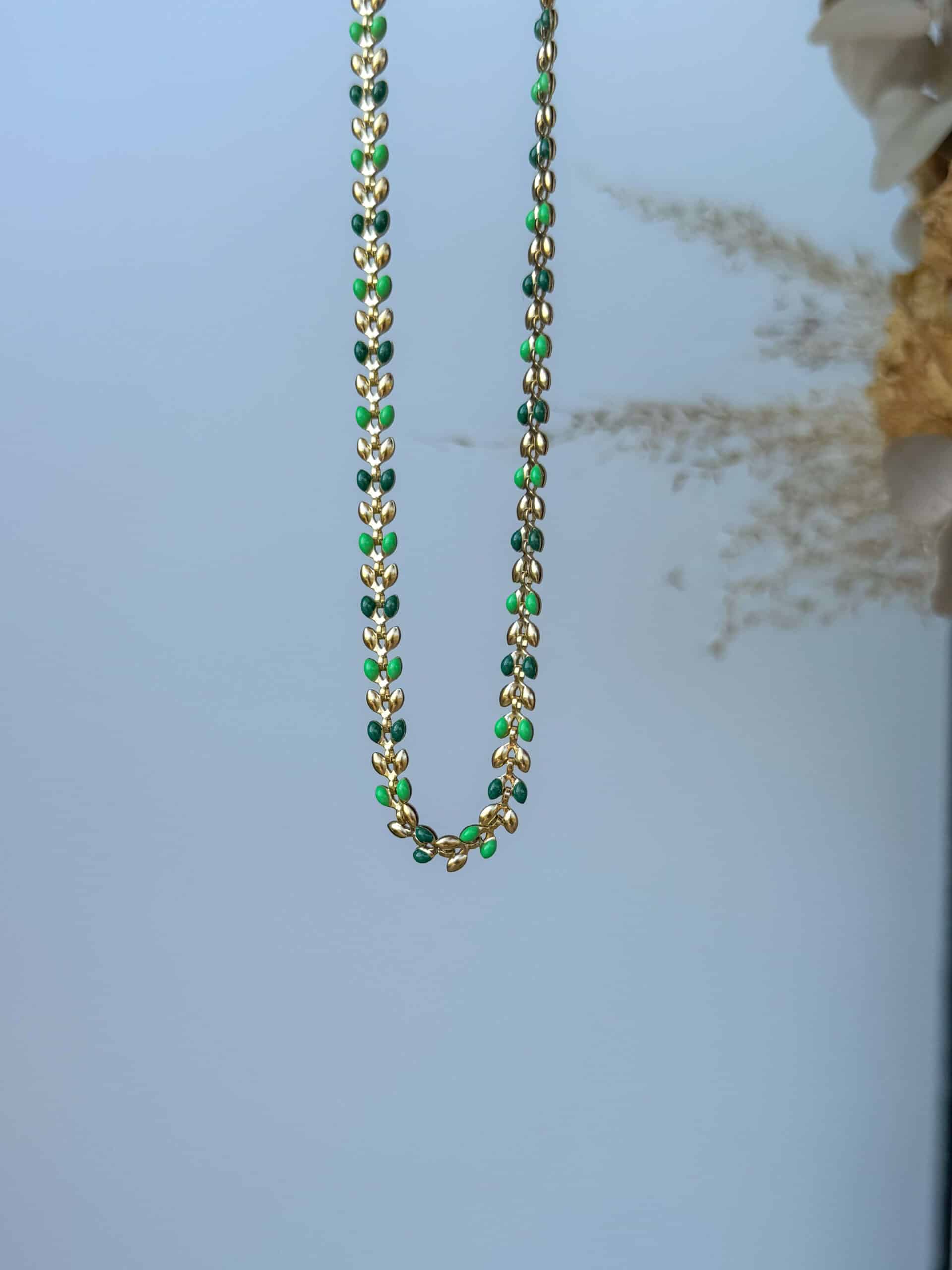 Χρυσό Γυναικείο Κολιέ με Πράσινα Φύλλα