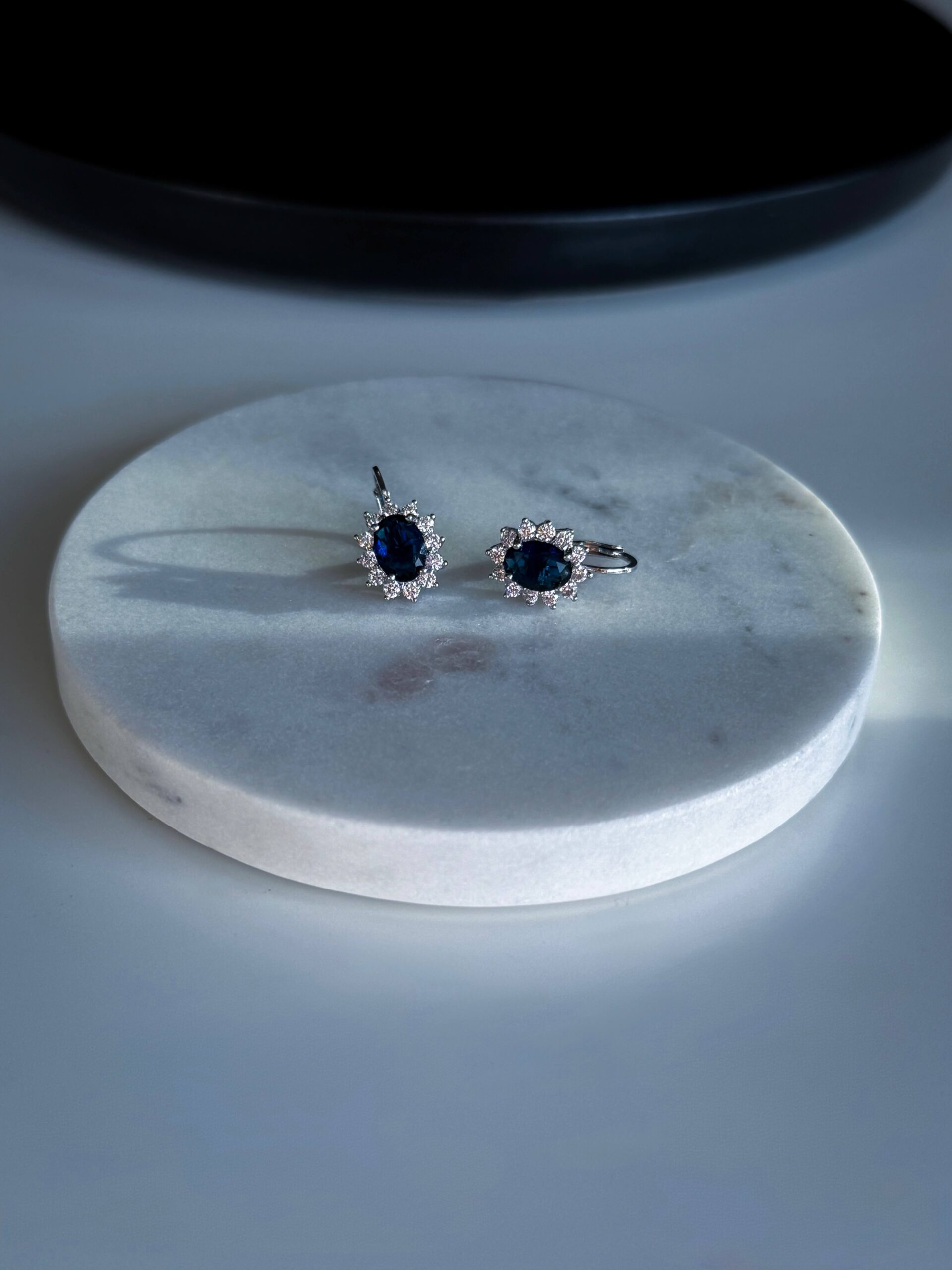 Ασημί Κρεμαστά Σκουλαρίκια με Μπλε Ζιργκόν